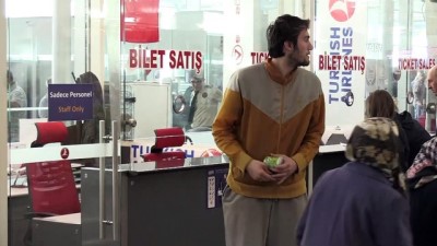 ucak bileti - Basketbolcu Mehmet Şanlı'nın havalimanındaki bekleyişi sürüyor - İSTANBUL  Videosu