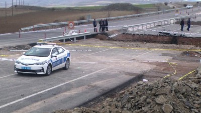 yol calismasi - Bayburt'ta iki araç menfez çukuruna düştü: 8 ölü, 4 yaralı  Videosu
