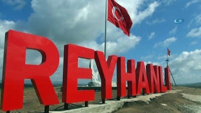 uzunlu -  Bayrak Tepe'ye dev Türk bayrağı ve ışıklı 'Reyhanlı' tabelası  Videosu