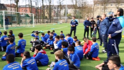 eski futbolcu - Oğuz Çetin ve Mustafa Doğan Fenerbahçe'nin futbol kampına katıldı Videosu
