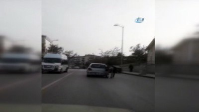 tehlikeli yolculuk -  Otomobil arkasında tehlikeli yolculuk Videosu