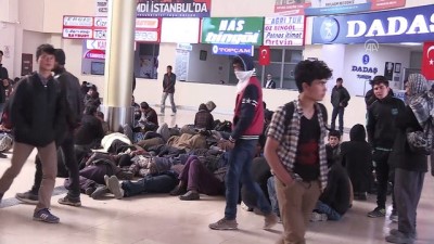 kacak gocmen - Yakalanan kaçak göçmenler otogarda uyuyakaldı - ERZURUM  Videosu