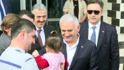 Başbakan Yıldırım, silahlı saldırı sonucu hayatını kaybeden okul müdürünün ailesini ziyaret etti - İZMİR