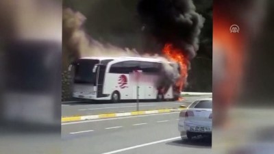yolcu otobusu - Düzce'de otobüs yangını Videosu