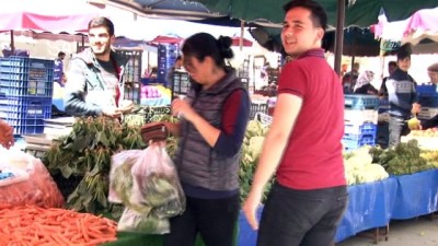yasli kadin -  Gönüllü 6 lise öğrencisi yardım timi kurdu yardım edene kadar akla karayı seçti Videosu