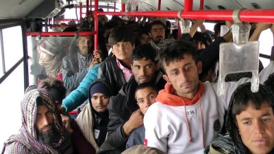 kacak gocmen - 46 yolcu kapasiteli otobüste 165 kaçak yakalandı - ERZİNCAN  Videosu