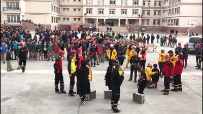 deprem tatbikat - 'Beklenen İstanbul Depreminde Gönüllü Ekiplerin Rolü' tatbikatı - İSTANBUL Videosu