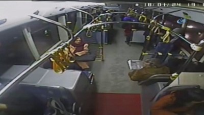 otobus soforu -  Otobüs şoförüne tornavidalı saldırı kamerada  Videosu