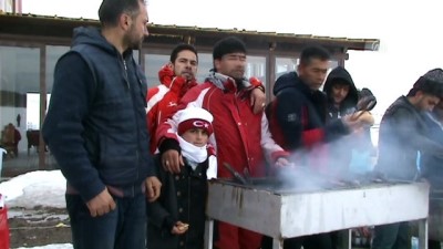Seyyar satıcıdan Mehmetçik'e destek - KARS 