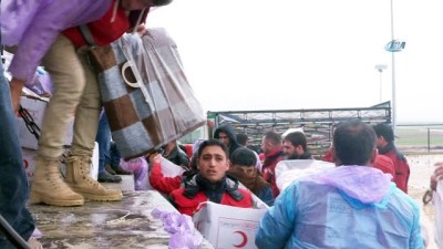 guvenli bolge -  - Türk Kızılayı Azez’de yardım dağıttı  Videosu