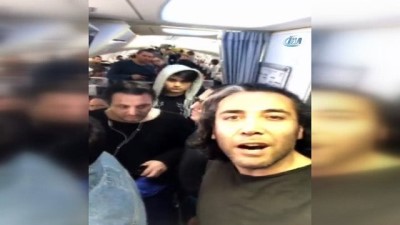  Uçakta sinir krizi geçiren yolcular, gözyaşlarına boğuldu 