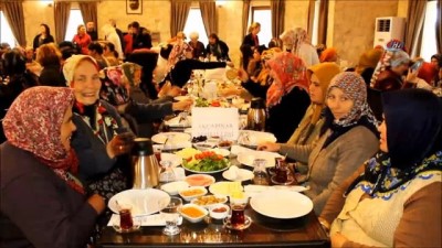 koylu kadin -  Ayvalık’ta CHP’den köylü kadınlara kahvaltılı jest Videosu