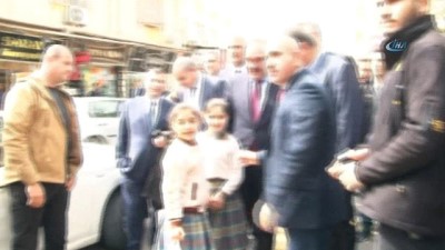  Demirören’den roket düşen camiye ziyaret 