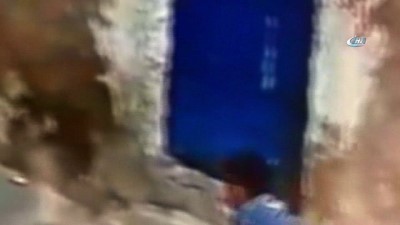  Düğünde geline takılan altınları çaldı...Hırsızın kaçma anı güvenlik kamerasına yansıdı 