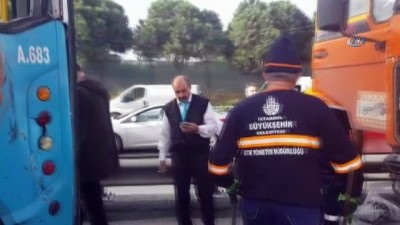  Küçükçekmece’de tır, özel halk otobüsüne çarptı: 15 yaralı