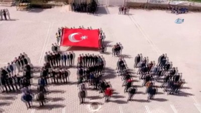  Lise öğrencilerinden Mehmetçik’e destek