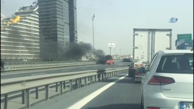  TEM'de seyir halindeki otomobil alev alev yandı 