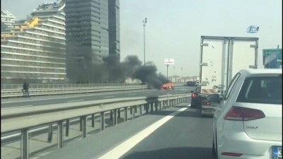  TEM'de seyir halindeki otomobil alev alev yandı