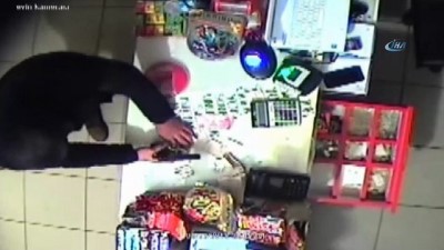 Tuzla’da marketten gasp anı kamerada 