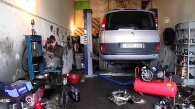 otomatik vites - 'Araba tamirciliği sadece erkek mesleği değilmiş' - BAKÜ  Videosu