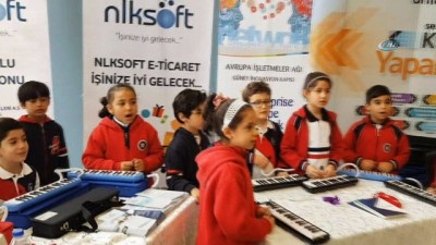 ziyaretciler -  Bilişime kadın eli  Videosu