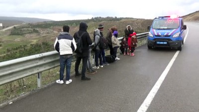 nani - 'Burası Ege Denizi' diyerek baraj kıyısına bıraktılar - ÇANAKKALE  Videosu