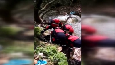 kurtarma ekibi -  Derede çuvala sarılmış halde ceset bulundu Videosu