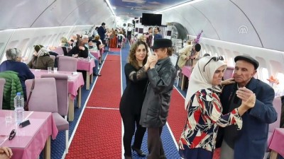 Kadınlar ve yaşlılar 'restoran uçak'ta eğlendi - BALIKESİR