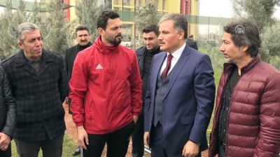 Malatya Büyükşehir Belediye Başkanı Çakır, futbolculara tatlı ikram etti - MALATYA