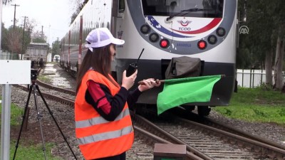 vagon - Tren raylarına 'kadın eli'yle yön veriyor - İZMİR  Videosu