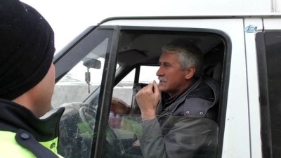 mahsur kaldi -  Ardahan-Şavşat Karayoluna tipi engeli Videosu