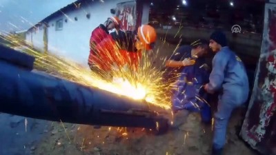 tavuk ciftligi - Bacağını iş makinesine kaptıran işçi tedavi altına alındı - BOLU Videosu