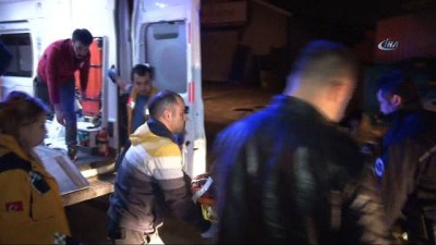 saglik ekibi -  Başkent’te otomobil refüje çarpıp takla attı: 3 yaralı  Videosu