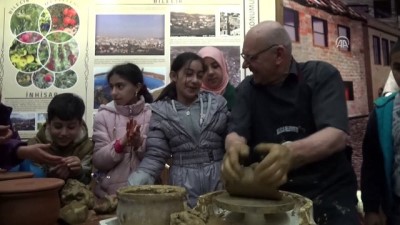 comlekci - Çömleğin 64 yıllık ustası deneyimlerini müzede paylaşıyor - BİLECİK  Videosu