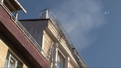 cati kati -  Esenyurt'ta çatı yangını vatandaşı sokağa döktü Videosu