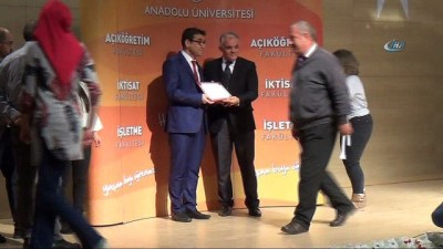 yuz yuze -  Eskişehir Anadolu Üniversitesi başarılı öğrencilere 'Başarı Belgesi' verdi Videosu