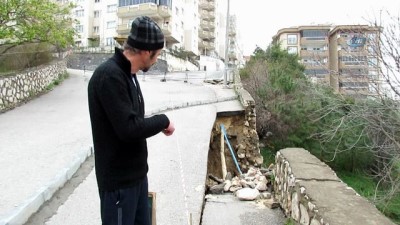 emniyet seridi -  Mudanya'da şiddetli yağışlar yolu çökertti Videosu