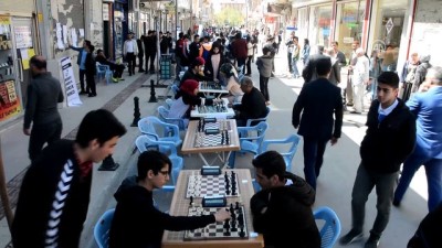 satranc - Batman'da açık hava santranç turnuvası  Videosu
