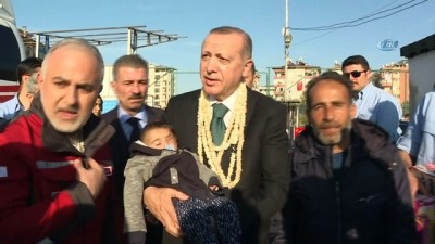  Cumhurbaşkanı Erdoğan, Doğu Guta'da gözünden yaralanan Kerim bebek ile buluştu