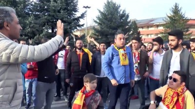 tezahur - Kayserispor, Fenerbahçe maçı hazırlıklarını tamamladı - Özhaseki'nin ziyareti - KAYSERİ Videosu