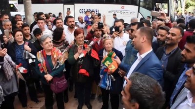 turist kafilesi - Turistleri davul zurna ile karşıladılar - MARDİN  Videosu