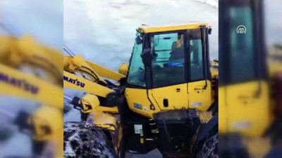 is makinesi - Baharda metrelerce karla mücadele - HAKKARİ  Videosu