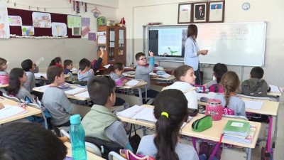 sinif ogretmeni - Suriyeli çocuklar okulu 'erik dalı' ile sevdi - İZMİR  Videosu