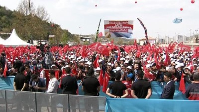  Başbakan Yıldırım:'36 kilometre ama tek hat değil. 3 hattan 6 hatta kadar güzergahta demiryolu döşedik. Artık Ankara YHT'nin başkenti haline geldi' 