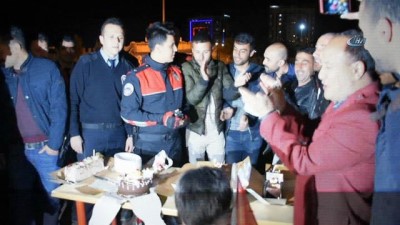  Muş’ta bıçaklı kavga ihbarına gelen polise pasta sürprizi