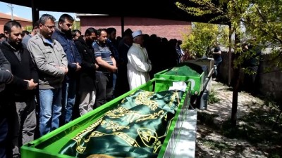 baraj golu - Baraj gölünde ölen baba ve çocuklarının cenazeleri defnedildi - KAYSERİ Videosu