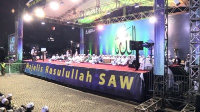 Endonezya'da binlerce Müslüman Miraç Kandili için bir araya geldi - CAKARTA