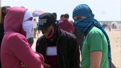felsefe - Filistinliler cuma namazını İsrail sınırında kıldı (1) - El-Bureyc - GAZZE  Videosu