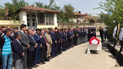 koy mezarligi -  Kore gazisi Çanakkale’de toprağa verildi  Videosu