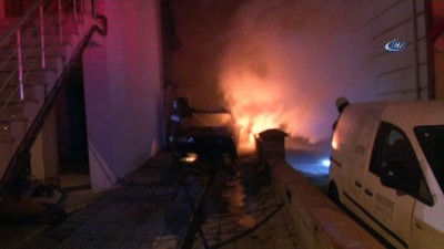 patlama sesi -  Park halindeki otomobil alev alev yandı  Videosu